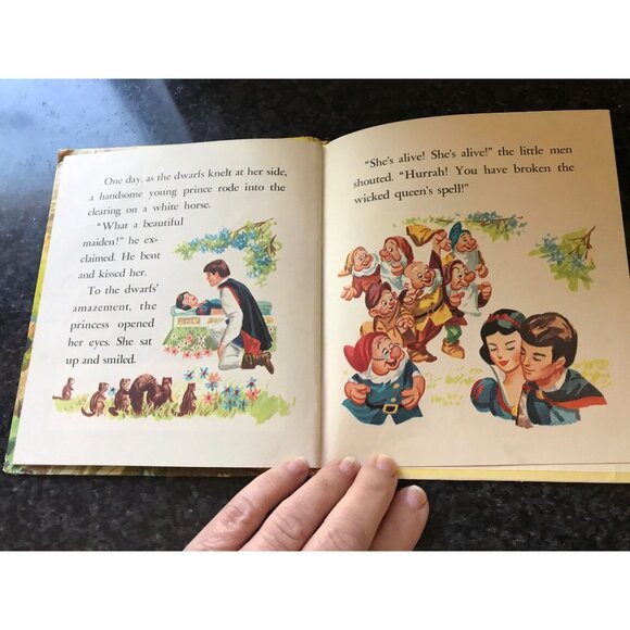 Vtg 1957 Walt Disney's Snow White and the Seven Dwarfs Whitman Tell a Tale Book - Picture 7 of 9